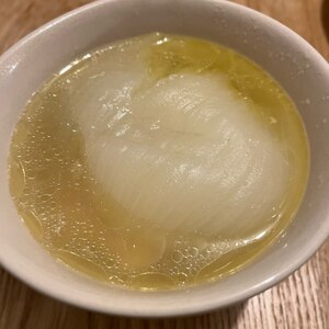 簡単シンプルだから美味しい　まるごとたまねぎスープ